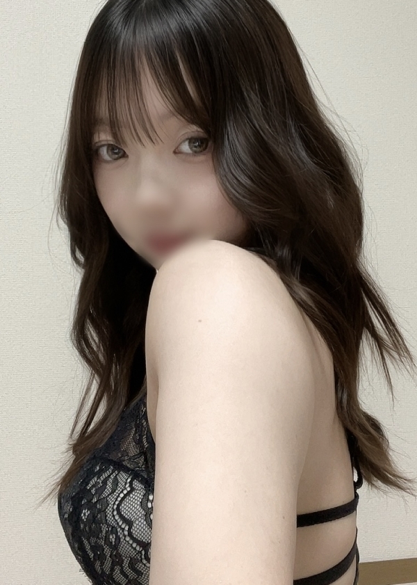 足立えな